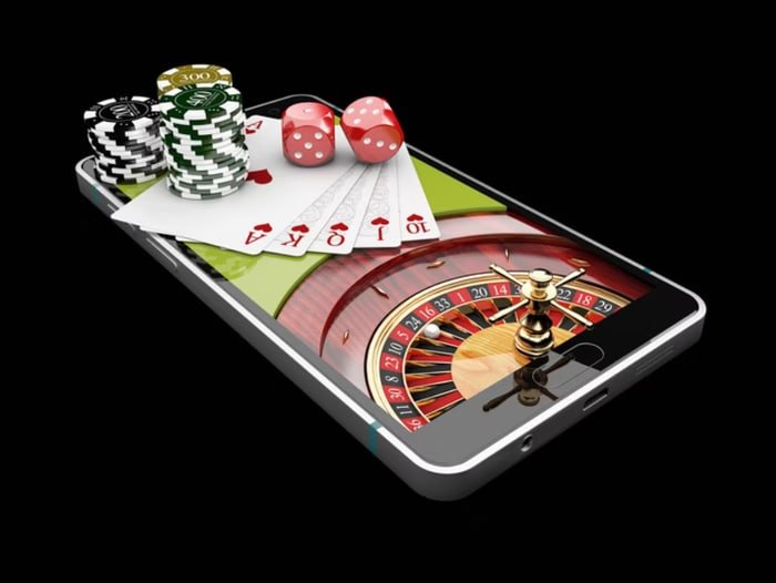 Filipino players enjoying jiliasia88 mobile gaming platform on smartphones